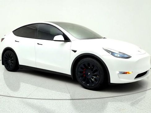 Used 2023 Tesla Model Y Performance AWD/4WD image 3