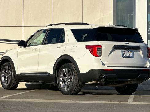 Used 2022 Ford Explorer XLT w/ Equipment Group 202A image 5
