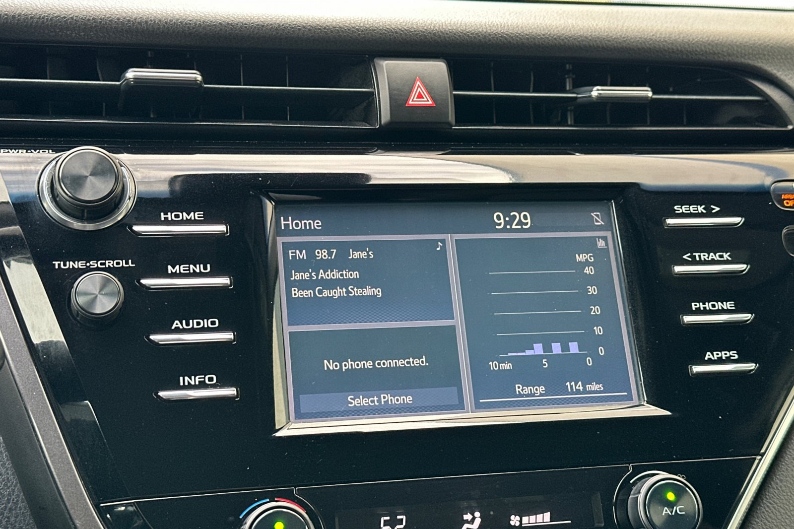 Used 2018 Toyota Camry SE FWD image 24