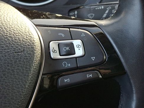 Used 2018 Volkswagen Tiguan SE image 23