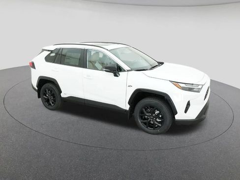 New 2025 Toyota RAV4 XLE image 12