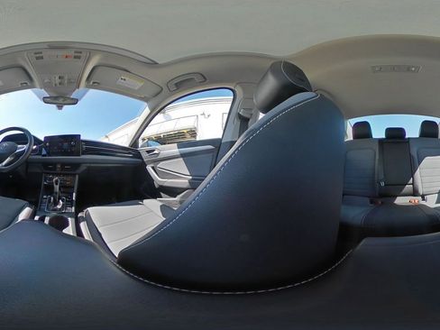 Used 2025 Volkswagen Jetta SE image 42