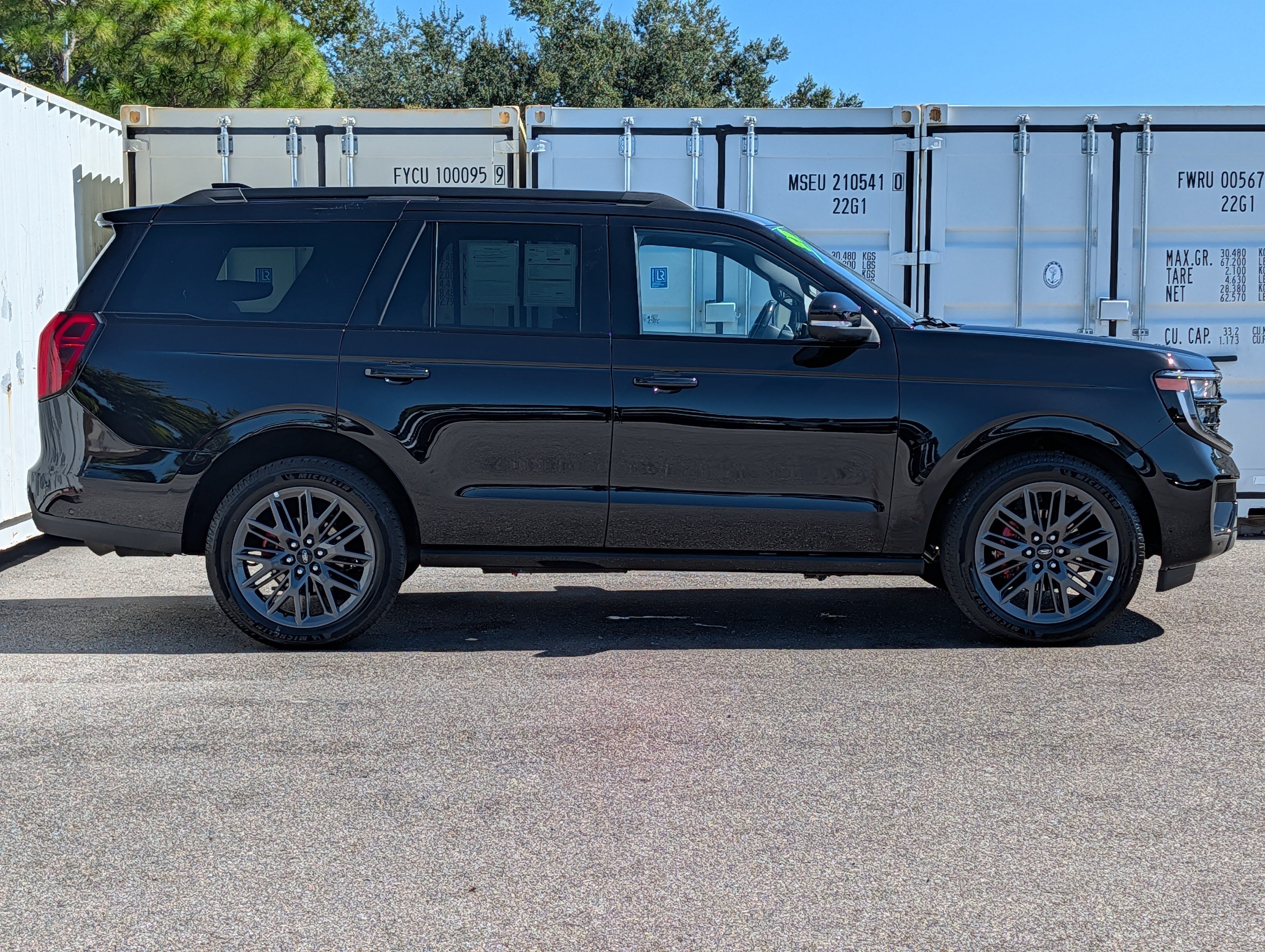 Certified 2025 Ford Expedition Platinum w/ Stealth Performance Package AWD/4WD image 4
