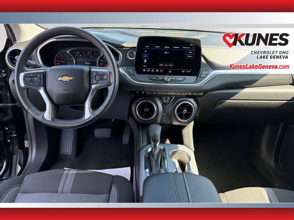 Used 2025 Chevrolet Blazer LT AWD/4WD image 21