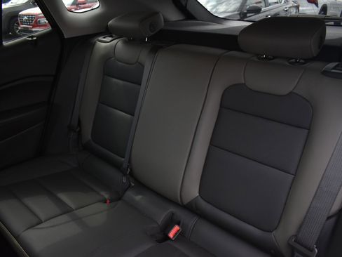 Used 2024 Chevrolet Trax ACTIV w/ Sunroof Package image 17