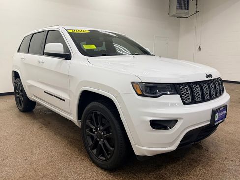 Used 2022 Jeep Grand Cherokee Laredo X image 9