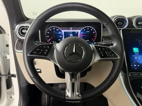 Used 2025 Mercedes-Benz GLC 300 image 16