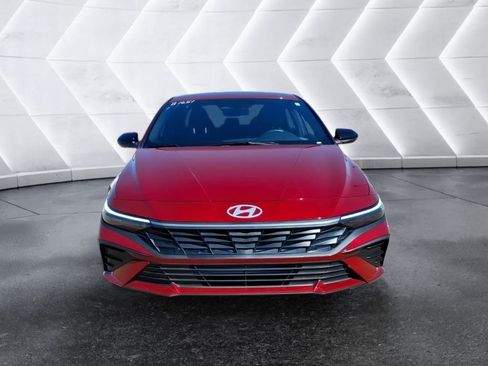 Used 2025 Hyundai Elantra Sport image 8