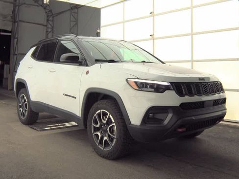 Used 2024 Jeep Compass Trailhawk w/ Trailhawk Elite Group AWD/4WD image 7