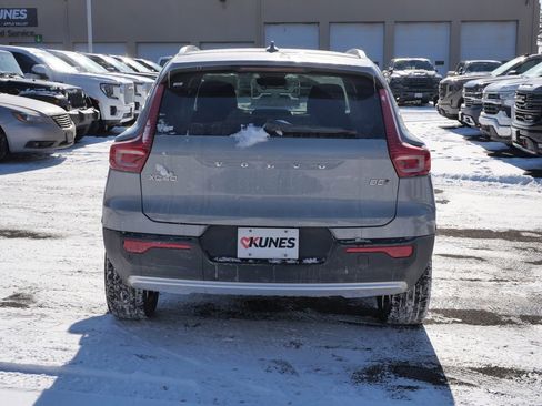 Used 2024 Volvo XC40 B5 Core image 7