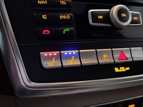 Used 2014 Mercedes-Benz GL 550 4MATIC image 38