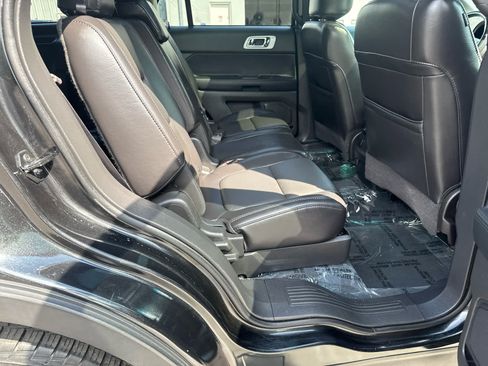Used 2014 Ford Explorer XLT w/ Equipment Group 202A AWD/4WD image 14