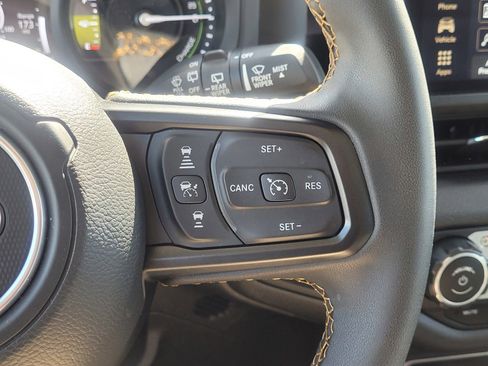 Used 2024 Jeep Wrangler Unlimited w/ Convenience Group image 19