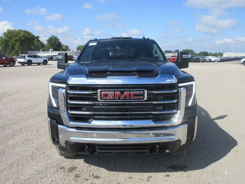 New 2025 GMC Sierra 2500 SLE w/ SLE Value Package; image 12