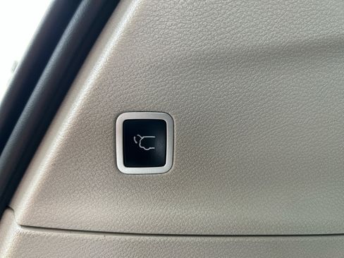 Used 2020 Chrysler Voyager Lxi image 23