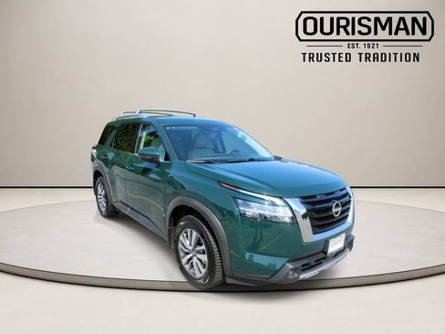 Used 2022 Nissan Pathfinder SL AWD/4WD image 2