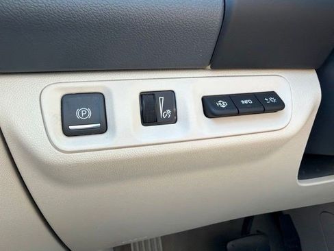 Used 2020 GMC Acadia Denali w/ Technology Package FWD image 33