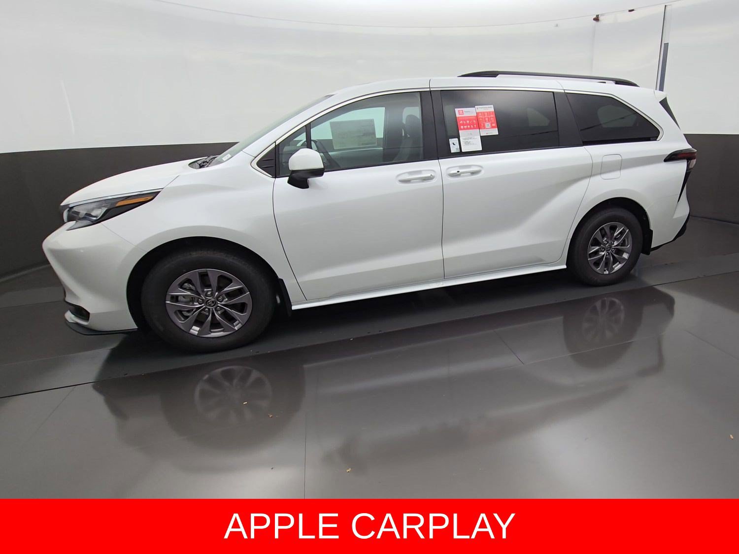 New 2026 Toyota Sienna XLE FWD image 5