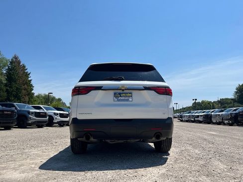 Used 2023 Chevrolet Traverse LT FWD image 7