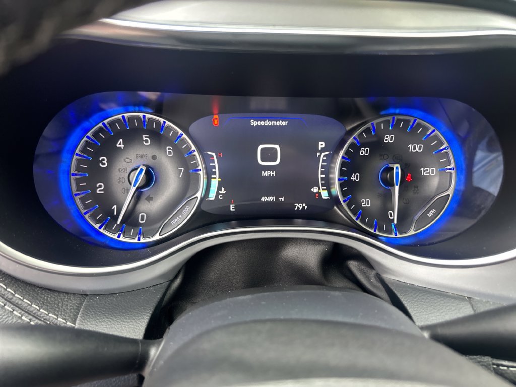 Used 2025 Chrysler Pacifica Limited FWD image 18