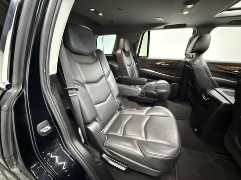 Used 2019 Cadillac Escalade Luxury image 22