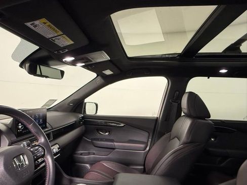 Used 2025 Honda Pilot Black Edition image 34
