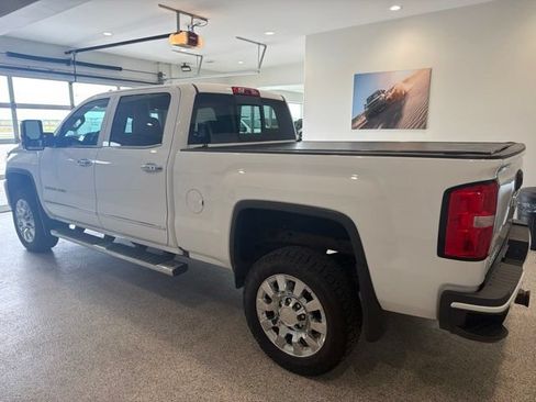 Used 2017 GMC Sierra 2500 Denali w/ Duramax Plus Package AWD/4WD image 4