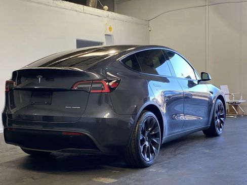 Used 2020 Tesla Model Y Long Range image 4