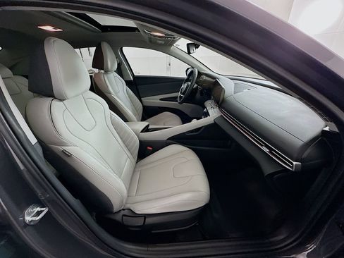 Certified 2023 Hyundai Elantra Limited w/ Preferred Accessory Package FWD image 28