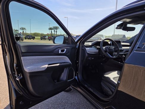 New 2026 Jeep Compass Latitude image 11