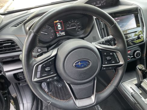 Used 2020 Subaru Crosstrek 2.0i Premium w/ Moonroof Package 2 AWD/4WD image 17
