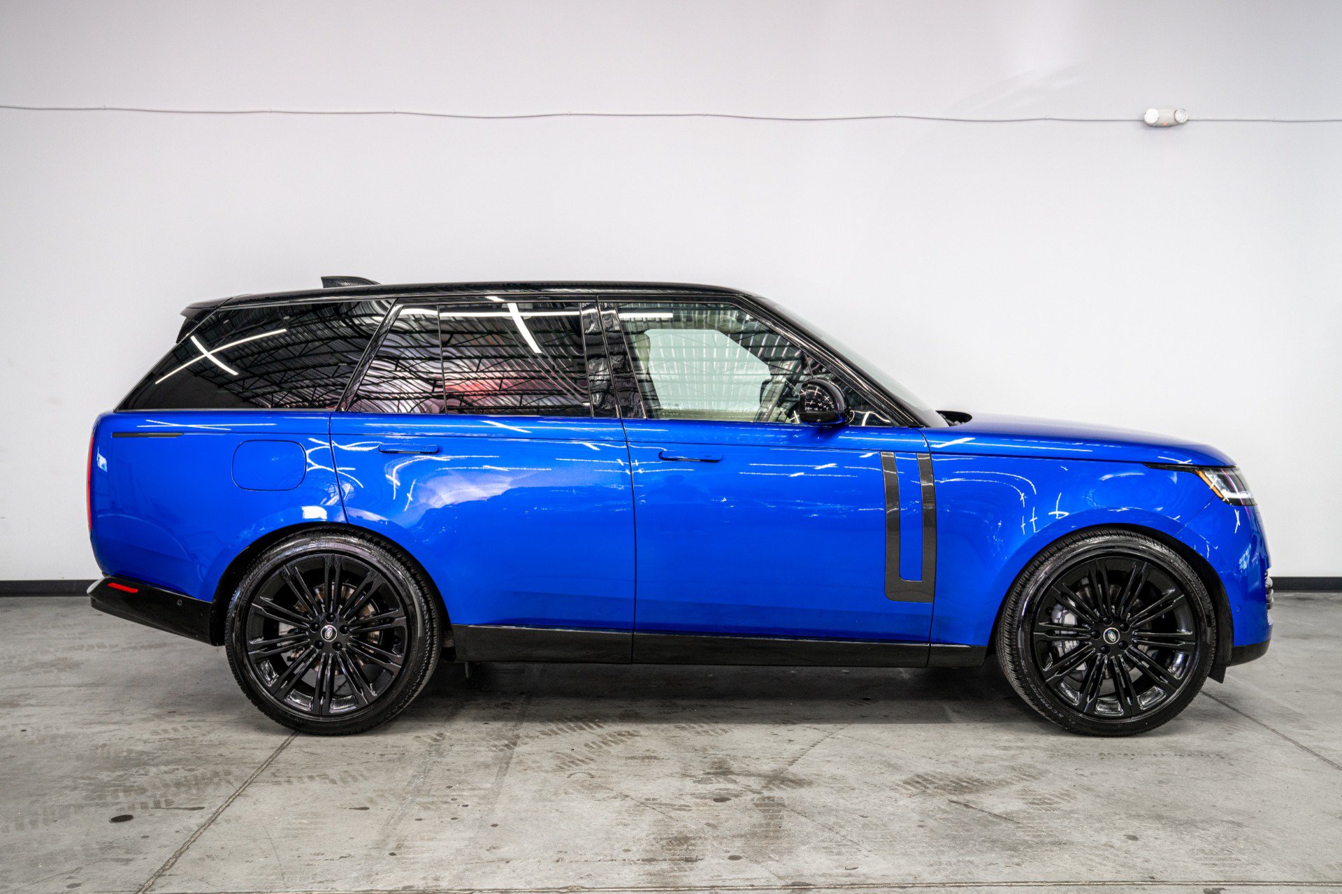 Used 2025 Land Rover Range Rover SE AWD/4WD image 40