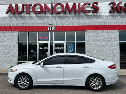 Used 2016 Ford Fusion SE w/ Equipment Group 202A FWD image 3