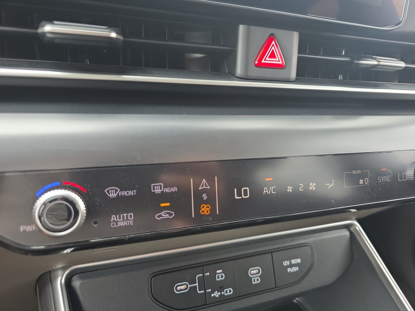 Certified 2026 Kia Carnival LX FWD image 16