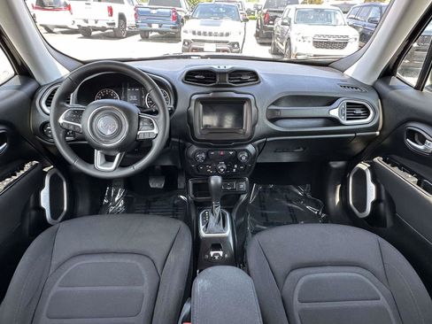 Used 2019 Jeep Renegade Latitude w/ Popular Equipment Group FWD image 7