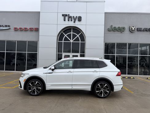 Used 2022 Volkswagen Tiguan SEL R-Line image 41