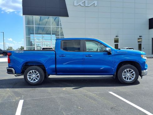 Used 2023 Chevrolet Silverado 1500 LT AWD/4WD image 29