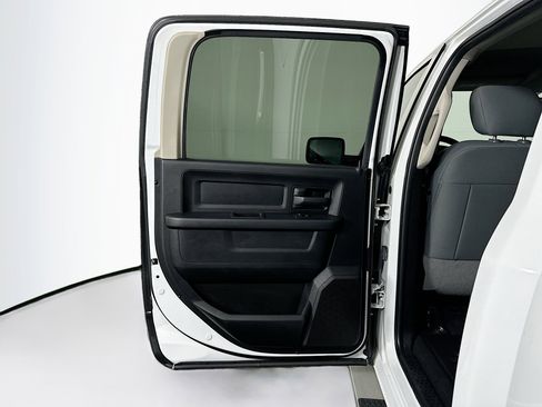 Used 2018 RAM 1500 Express image 25