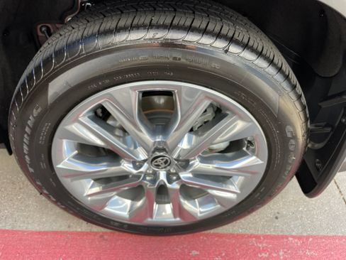 Used 2026 Toyota Highlander Limited AWD/4WD image 15