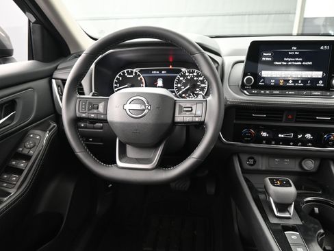 Used 2026 Nissan Rogue SV image 13