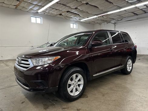 Used 2012 Toyota Highlander SE w/ Tow Pkg image 6
