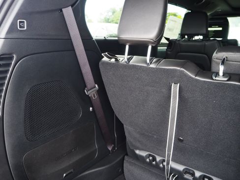 New 2025 Chrysler Pacifica Select w/ Uconnect Theater Family Group image 11