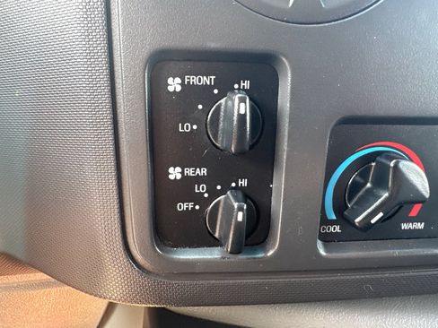 Used 2013 Ford E-350 and Econoline 350 XLT RWD image 27