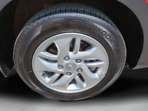 Certified 2024 Hyundai Venue SE FWD image 24