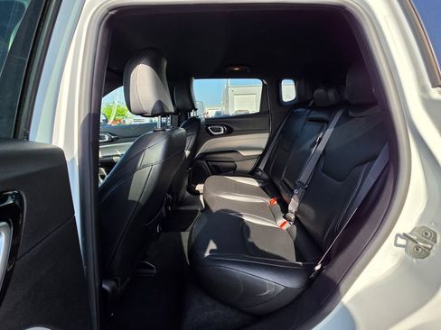 Used 2025 Jeep Compass Limited AWD/4WD image 32
