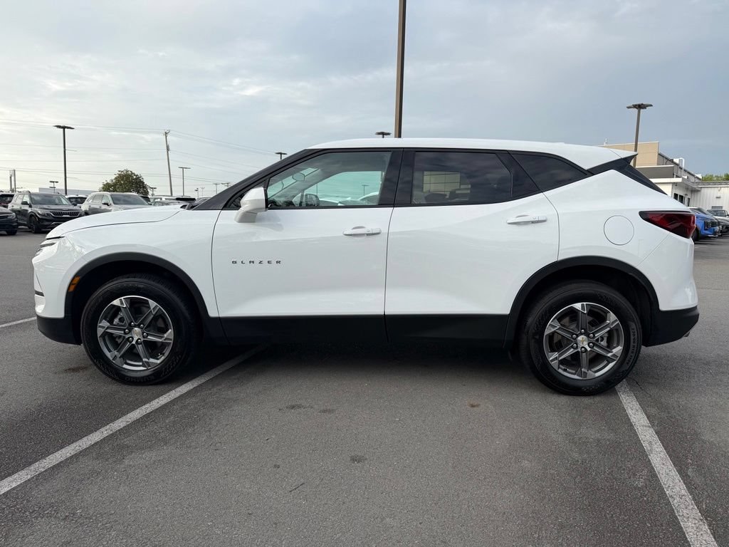 Used 2025 Chevrolet Blazer LT FWD image 4