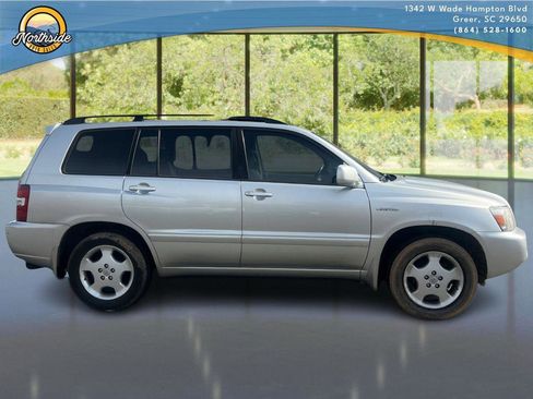 Used 2005 Toyota Highlander 2WD V6 w/ 3rd Row image 11