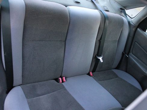 Used 2004 Ford Focus LX FWD image 29