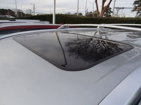 Used 2021 Toyota Highlander XLE image 17