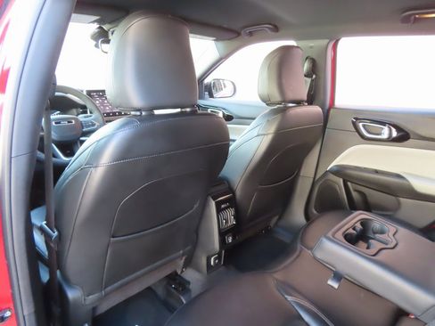 Used 2024 Jeep Compass Limited image 30